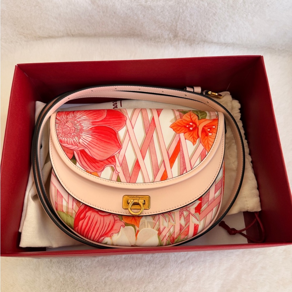 Salvatore Ferragamo Pink Floral Crossbody Bag Brand New - Picture 7 of 9